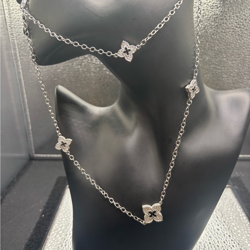 Elegant Silver Floral Necklace
